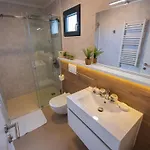 Semesterbostad Charming Two-bedroom Mobile Homes - Mobile With Sea View *