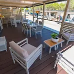 Semesterbostad Charming Two-bedroom Mobile Homes - Mobile With Sea View