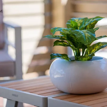 Charming Two-bedroom Mobile Homes - Mobile With Sea View