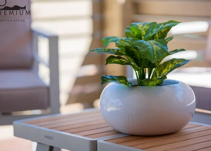 Charming Two-bedroom Mobile Homes - Mobile With Sea View