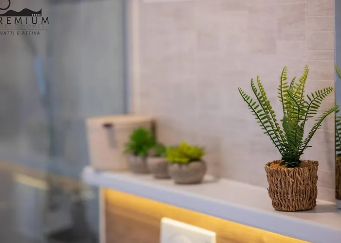 Charming Two-bedroom Mobile Homes - Mobile With Sea View