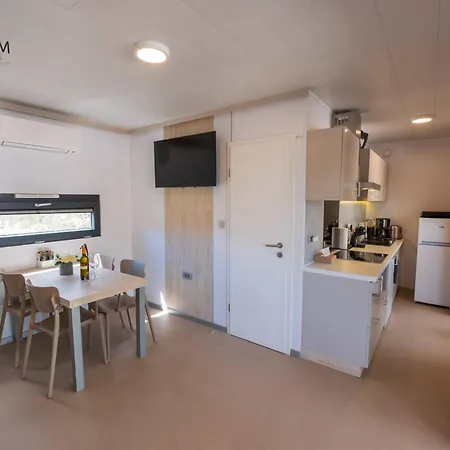Charming Two-bedroom Mobile Homes - Mobile With Sea View Drage