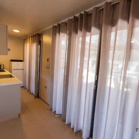 Charming Two-bedroom Mobile Homes - Mobile With Sea View