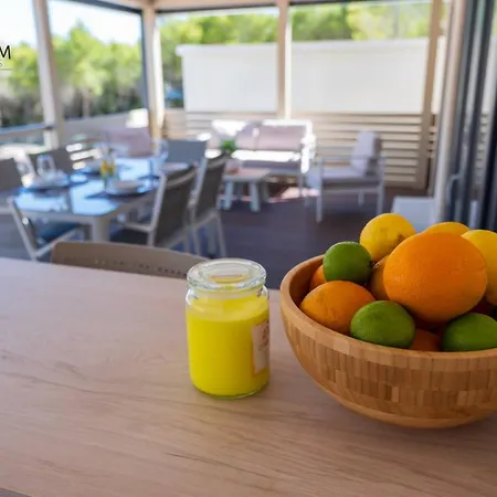 Charming Two-bedroom Mobile Homes - Mobile With Sea View Ferienhaus *