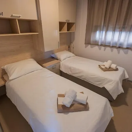Charming Two-bedroom Mobile Homes - Mobile With Sea View Drage