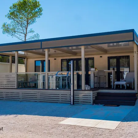 Charming Two-bedroom Mobile Homes - Mobile With Sea View * Drage