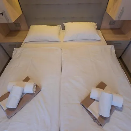 Charming Two-bedroom Mobile Homes - Mobile With Sea View * Drage