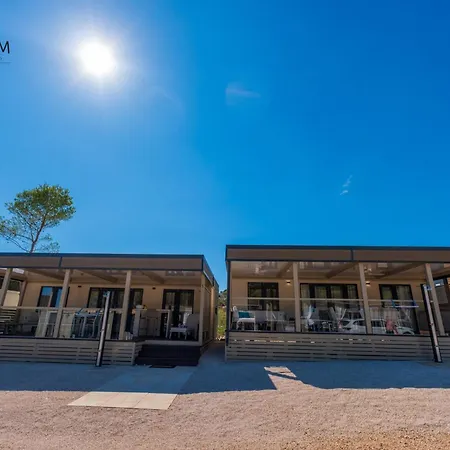 Charming Two-bedroom Mobile Homes - Mobile With Sea View Drage