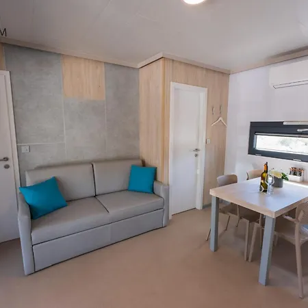Ferienhaus Charming Two-bedroom Mobile Homes - Mobile With Sea View